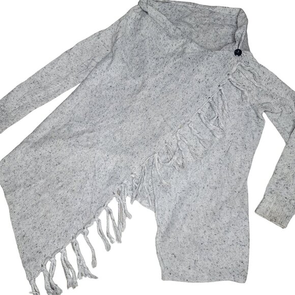 Asymmetrical Gray Knit Sweater With Fringe Detail - Cozy & Stylish one size - Picture 2 of 4